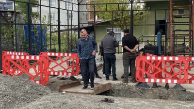 Samsun’un Tekkeköy ilçesinde, izinsiz demir kazık kullanımı nedeniyle çıkan tartışma