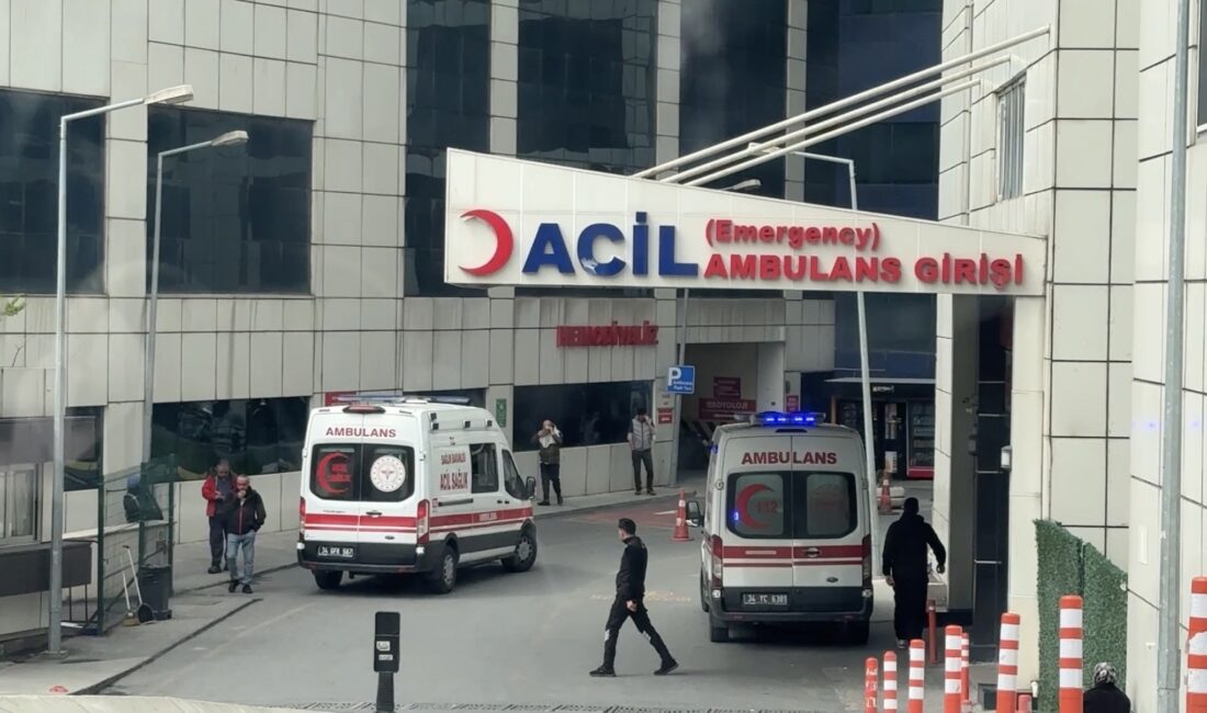 Gaziosmanpaşa’da sabah saatlerinde göğsünden bıçaklanan Kudret Özcan (21), ambulansla Seyrantepe’de