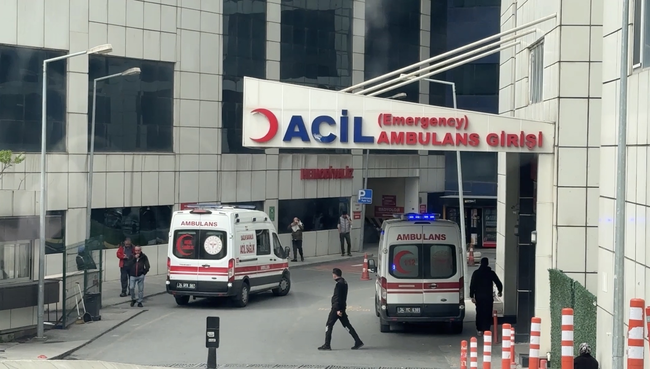 Gaziosmanpaşa’da sabah saatlerinde göğsünden bıçaklanan Kudret Özcan (21), ambulansla Seyrantepe’de