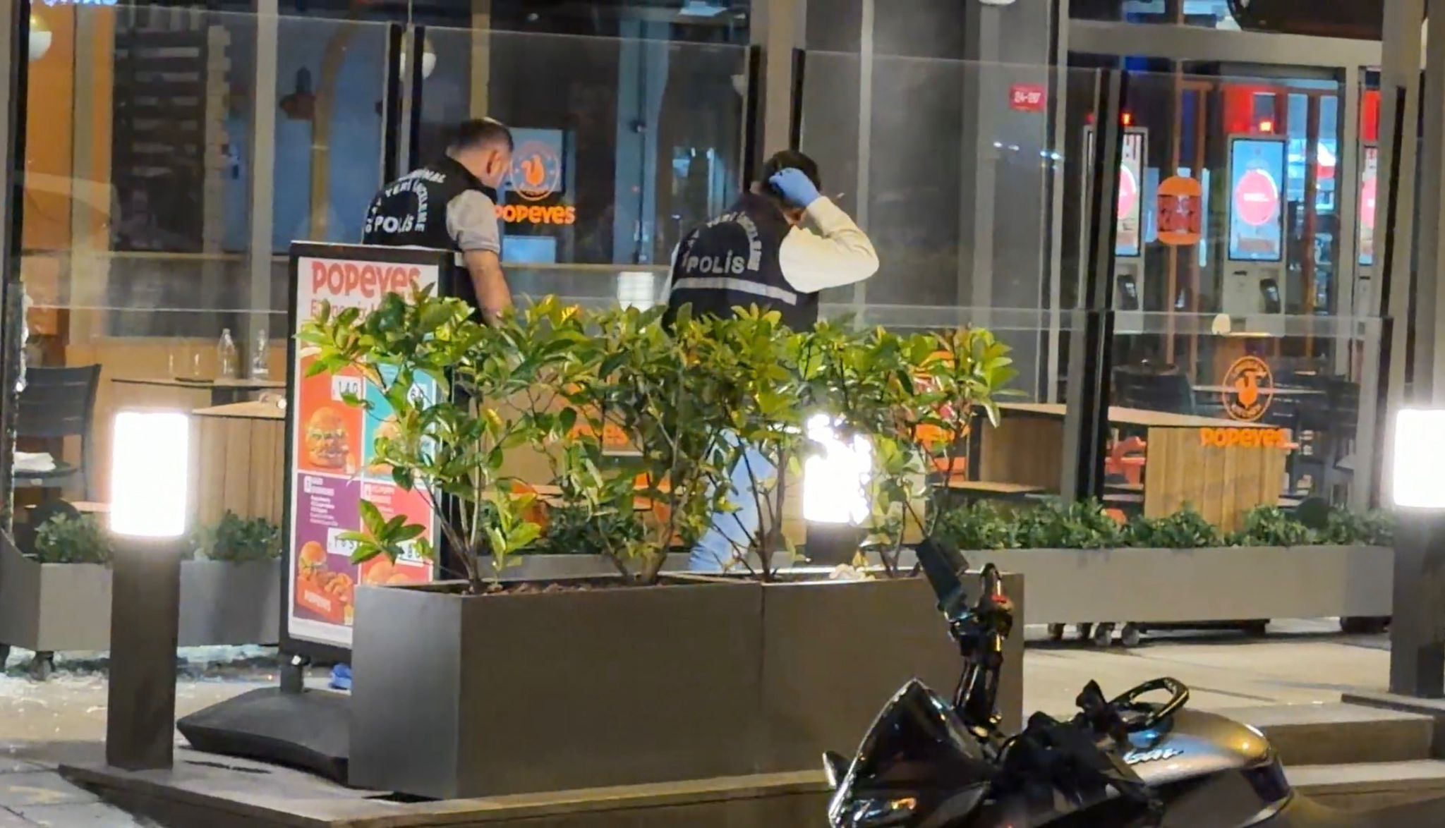 İstanbul’un Şişli ilçesinde bir iş yerinin önünde silahlı saldırıya uğrayan
