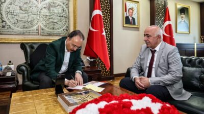 Siirt Valisi ve Belediye Başkan Vekili Dr. Kemal Kızılkaya, kurban
