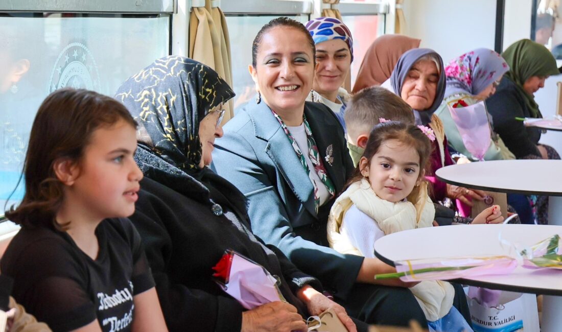 Burdur Valisi Tülay Baydar Bilgihan, Anneler Günü dolayısıyla düzenlenen özel