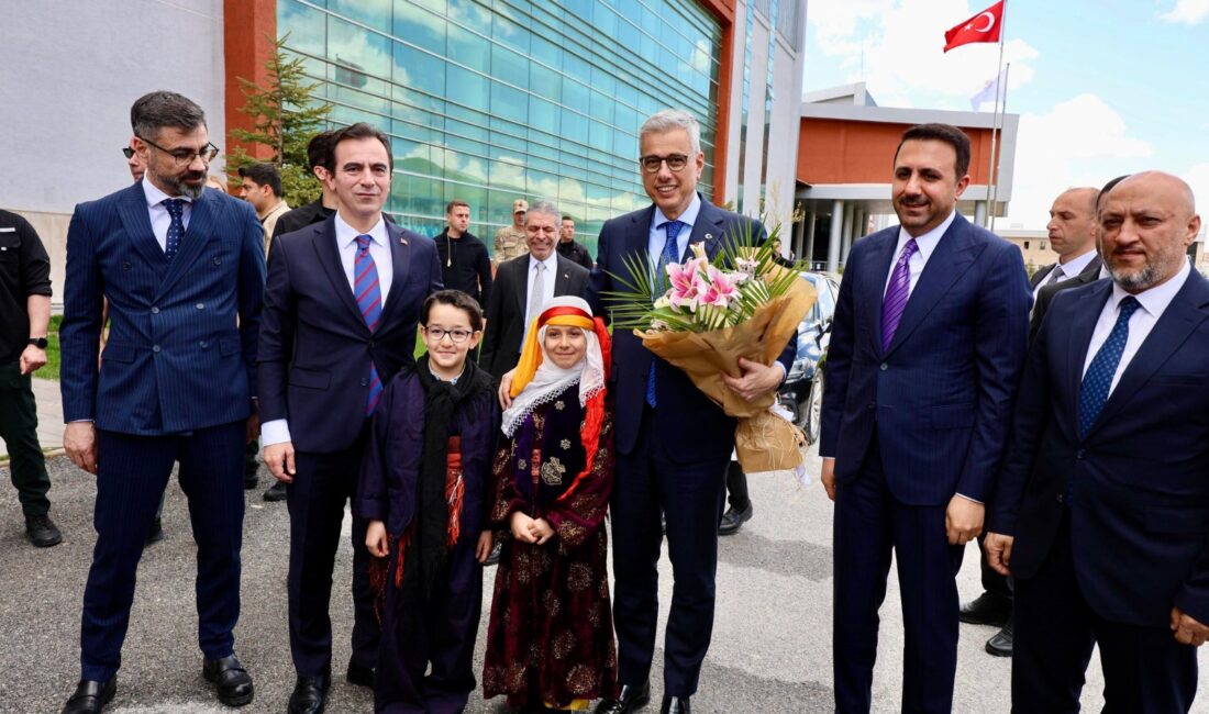 Sağlık Bakanı Prof. Dr. Kemal Memişoğlu, bir dizi ziyaret ve
