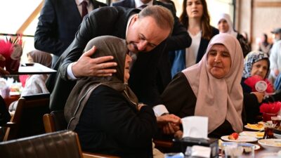 Isparta Valisi Abdullah Erin, Anneler Günü dolayısıyla düzenlenen anlamlı bir