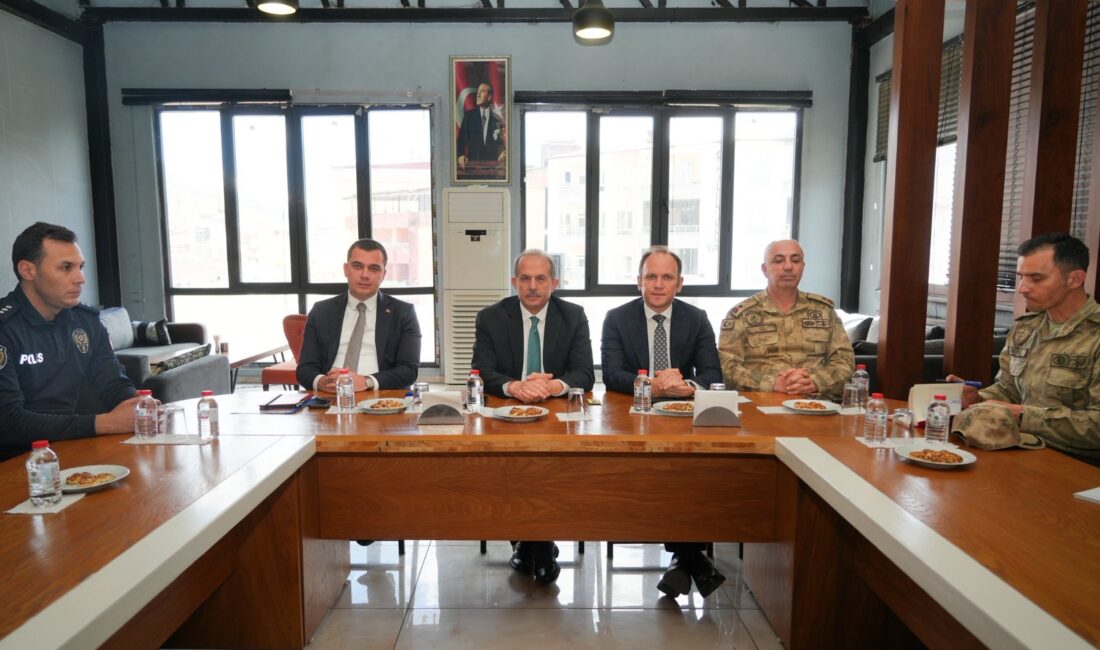 Hakkâri Valisi İbrahim Taşyapan, Şemdinli ilçesi programı kapsamında mahalle ve