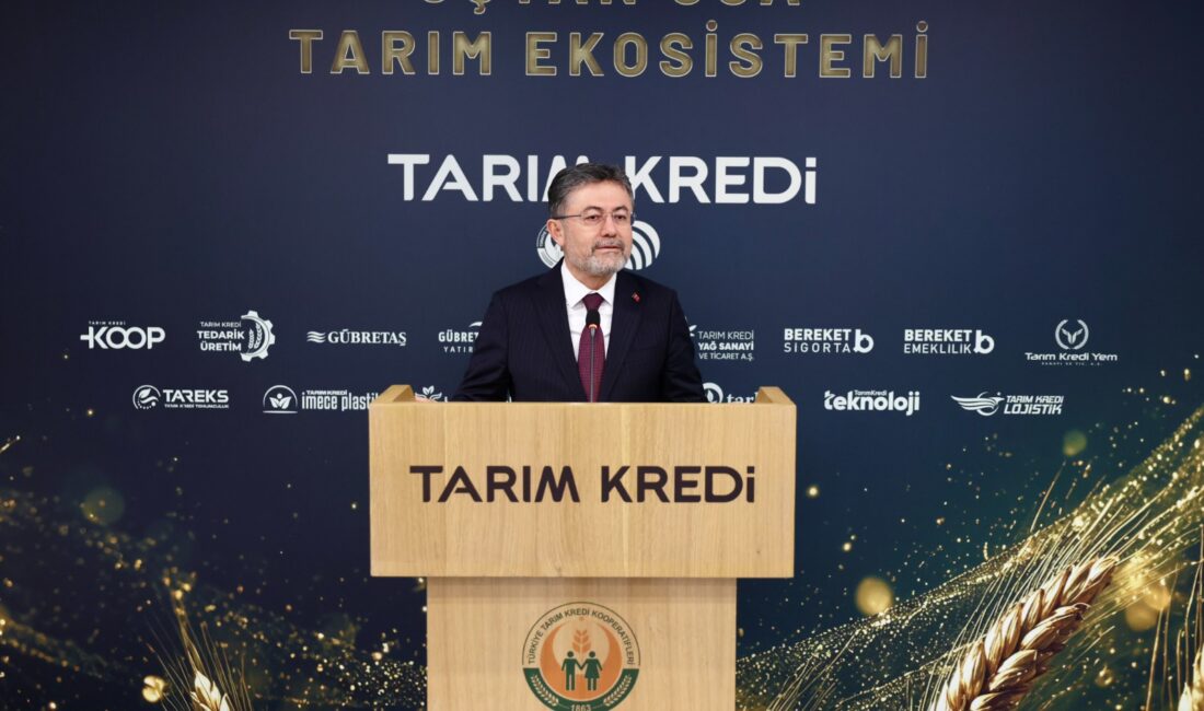Tarım ve Orman Bakanı İbrahim Yumaklı, Tarım Kredi Kooperatifleri personeliyle