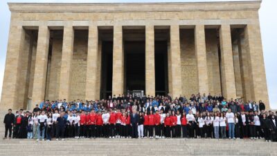 Gençlik ve Spor Bakanı Dr. Osman Aşkın Bak ve beraberindeki