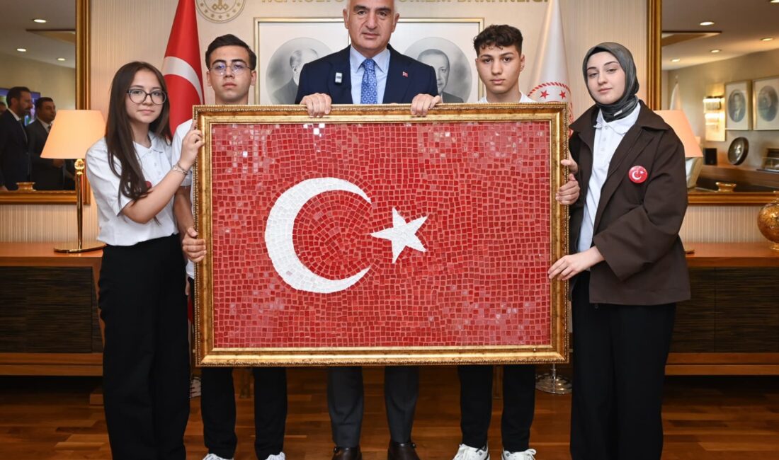 Kültür ve Turizm Bakanı Mehmet Nuri Ersoy, 19 Mayıs Atatürk’ü