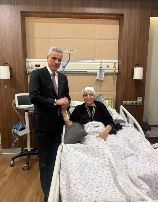 Sağlık Bakanı Kemal Memişoğlu, Cumhurbaşkanı Başdanışmanı Saadet Oruç’u tedavi gördüğü