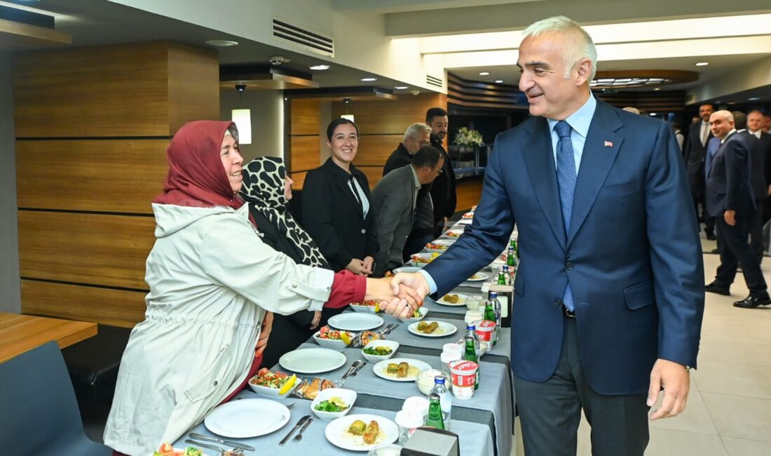 Kültür ve Turizm Bakanı Mehmet Nuri Ersoy, Antalya’da AK Parti