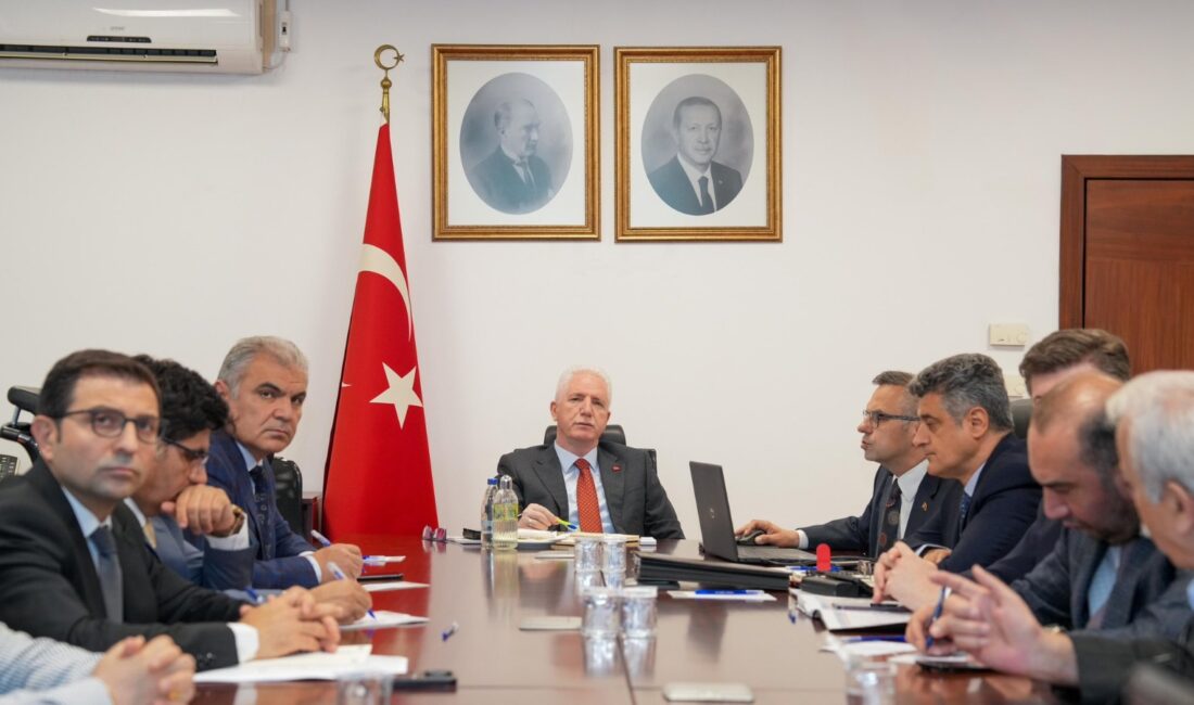İstanbul Valisi Davut Gül’ün başkanlığında, kentte yürütülen kamu yatırımlarına ve