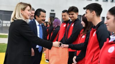   KIRŞEHİR / TEKHA Kırşehir Valisi Sefa Demiryürek, eşi ile