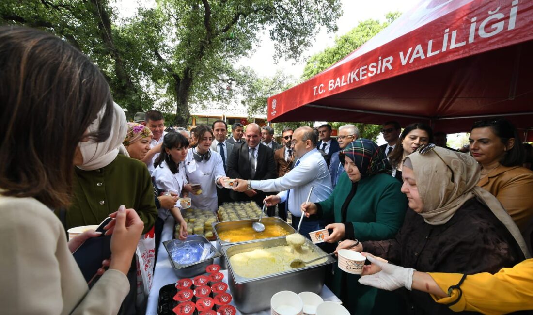   BALIKESİR / TEKHA Balıkesir Valisi İsmail Ustaoğlu ve eşi