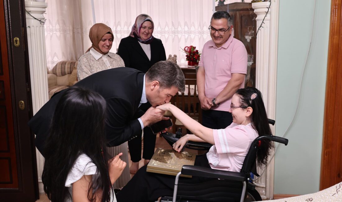 Amasya Valisi Önder Bakan ile eşi Elif Bakan Hanımefendi, Kurban