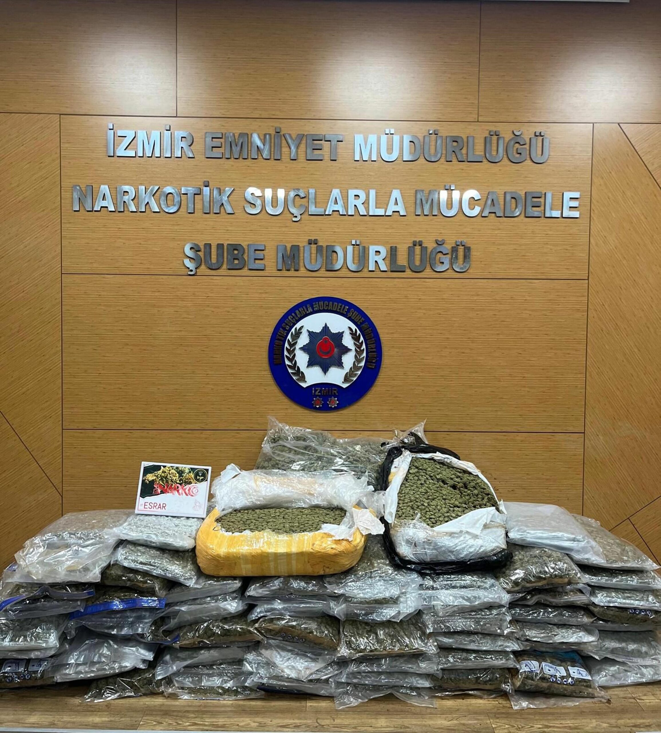 Balıkesir’in Ayvalık ilçesi açıklarında bir yelkenli tekneye düzenlenen operasyonda 158