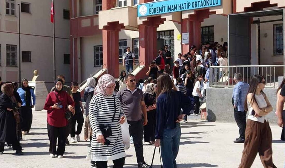 Van’da LGS kapsamında 18 bin 468 öğrenci sınav salonlarında ter