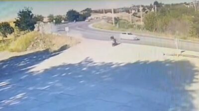 Adıyaman’da kontrolden çıkarak bariyerlere çarpan motosikletin 18 yaşındaki sürücüsü Emrah