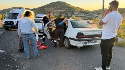 Batman’ın Gercüş ilçesinde iki otomobilin çarpışması sonucu meydana gelen trafik