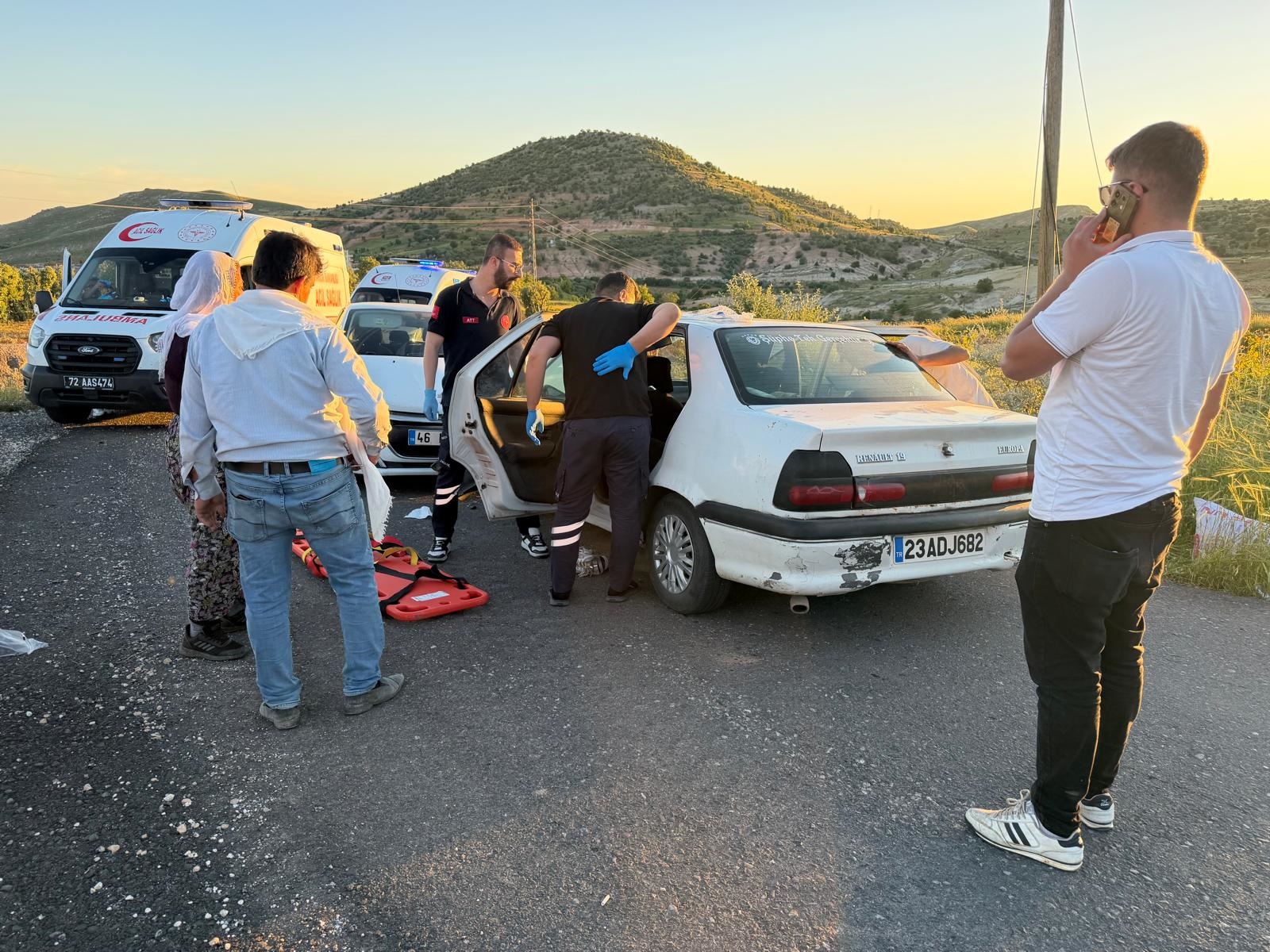 Batman’ın Gercüş ilçesinde iki otomobilin çarpışması sonucu meydana gelen trafik