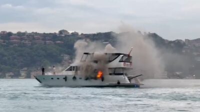 İstanbul’un Beşiktaş ilçesi Bebek Sahili açıklarında seyir halinde bulunan “Champion