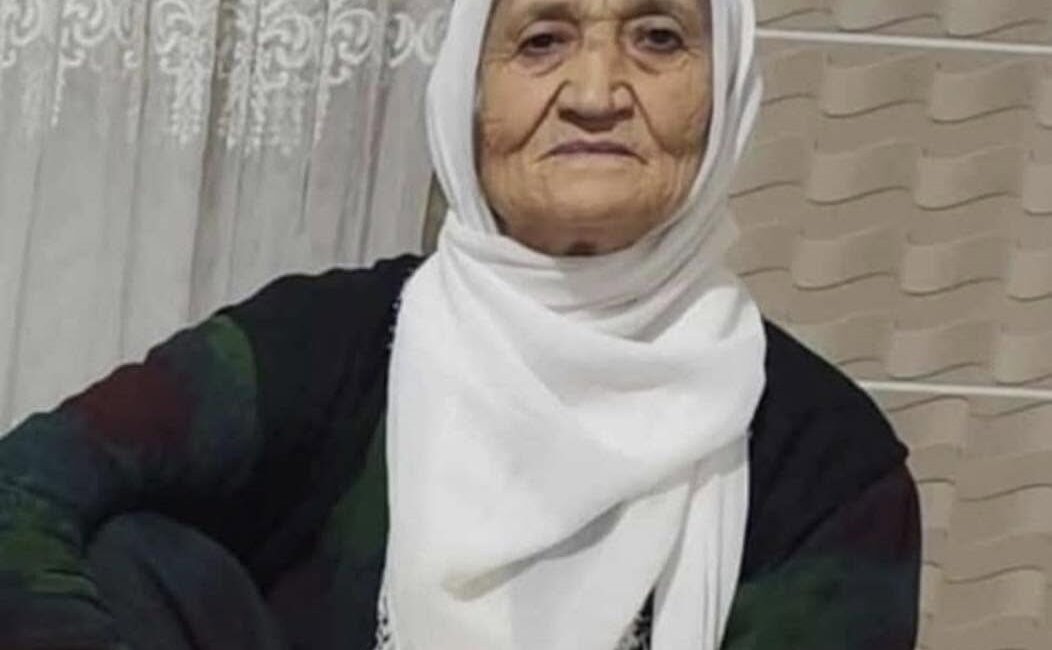 Mardin’in Kızıltepe ilçesinde, evinin balkonundayken bir düğünde tabancayla açılan ateşin