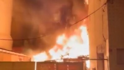 İstanbul’un Esenler ilçesinde, içerisinde iplik rulosu ve hurda eşyaların bulunduğu