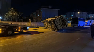 Eskişehir’in Odunpazarı ilçesinde otomobilin işçi servis minibüsüne çarpması sonucu meydana