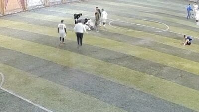 Malatya’da halı sahada futbol oynandığı sırada adeta bir yaşam mücadelesi