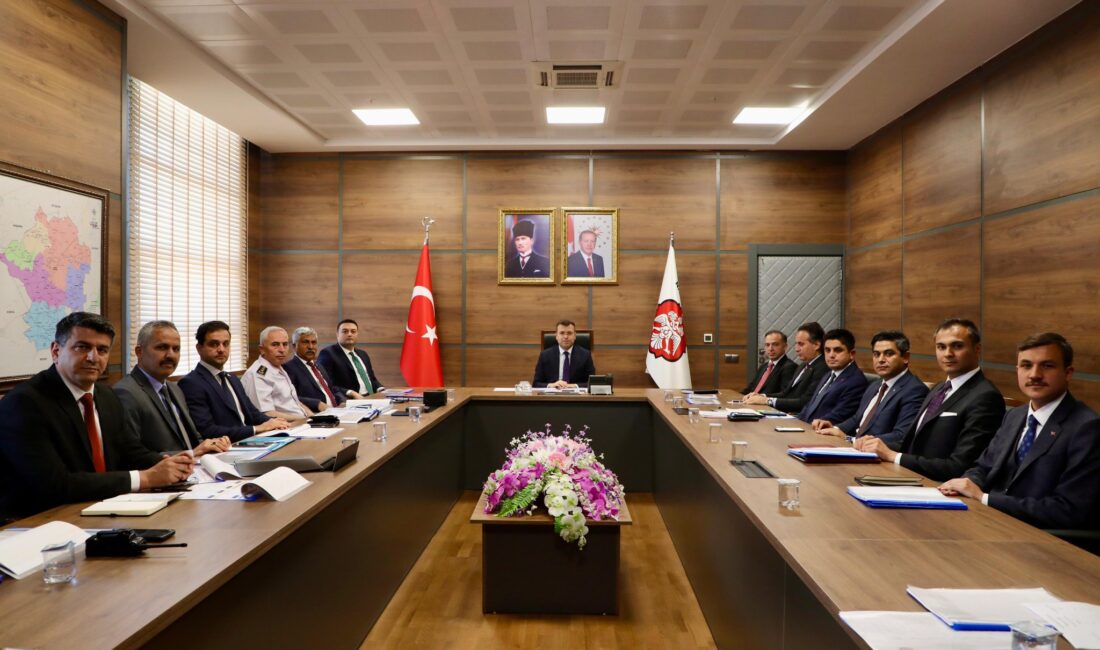 NİĞDE / TEKHA Niğde Valisi Nedim Akmeşe başkanlığında, Valilik Toplantı