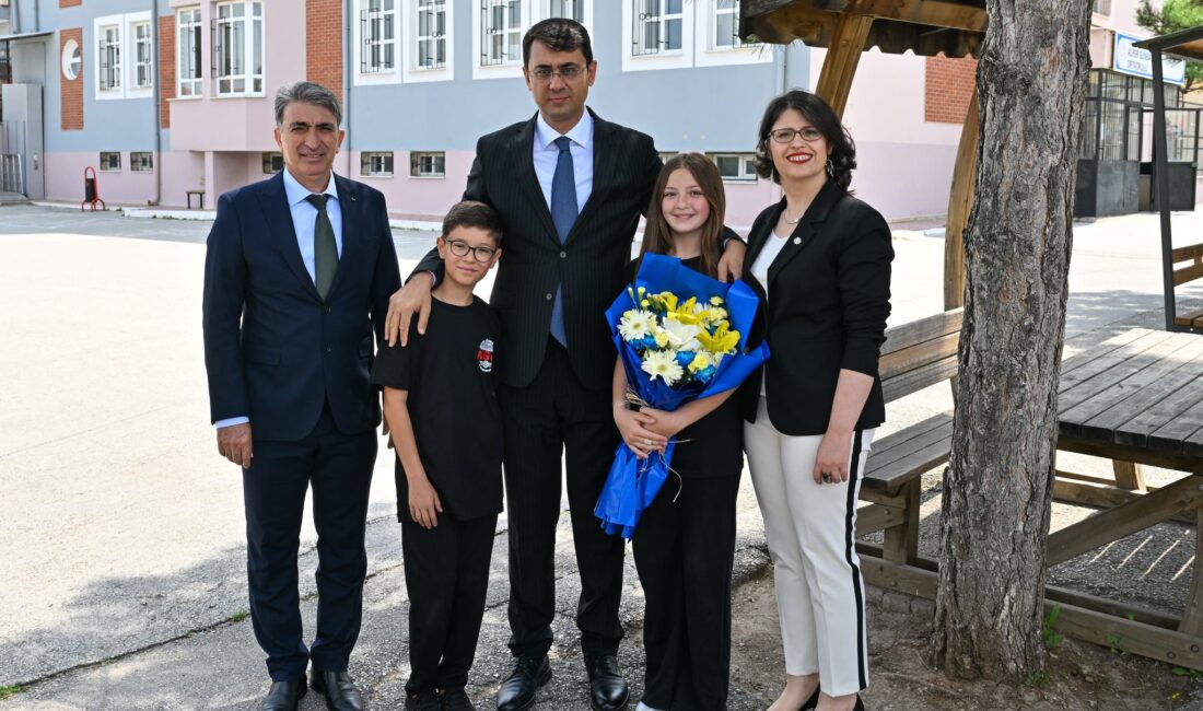 UŞAK / TEKHA Uşak Valisi Serdar Kartal, Alper Günbayram Ortaokulunu
