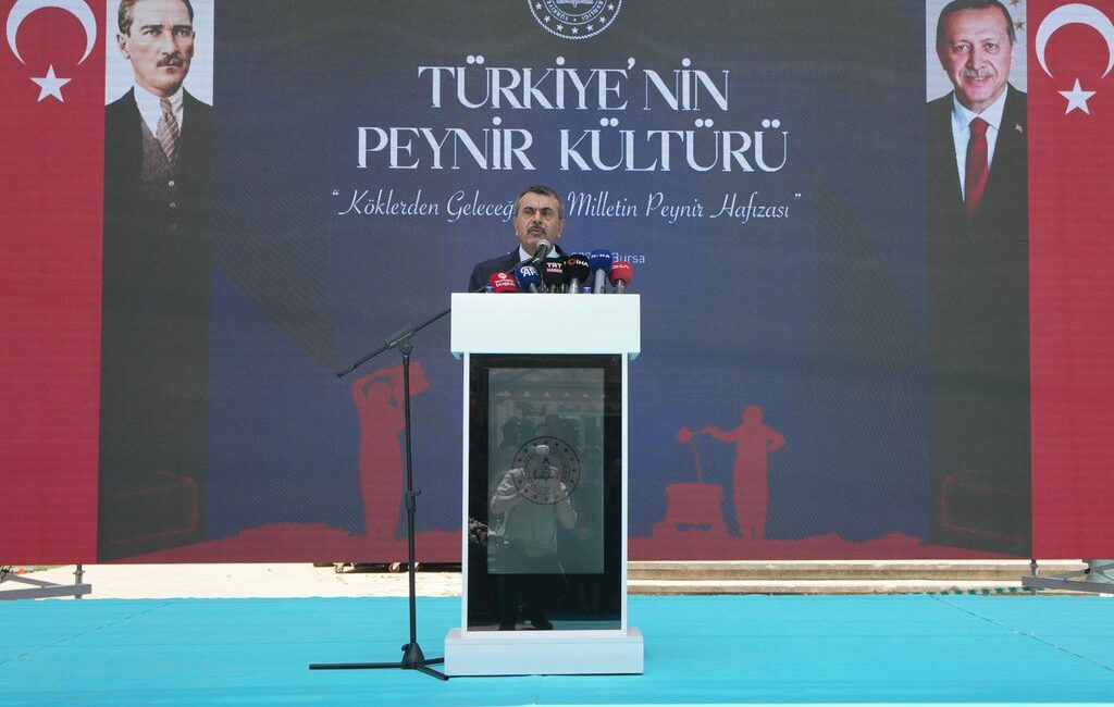 Milli Eğitim Bakanı Yusuf Tekin, çeşitli programları için geldiği kentte