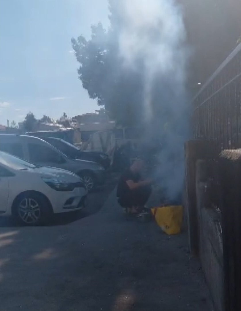 İstanbul’un Pendik ilçesinde, park ve bahçelerdeki mangal ile ateş yakma