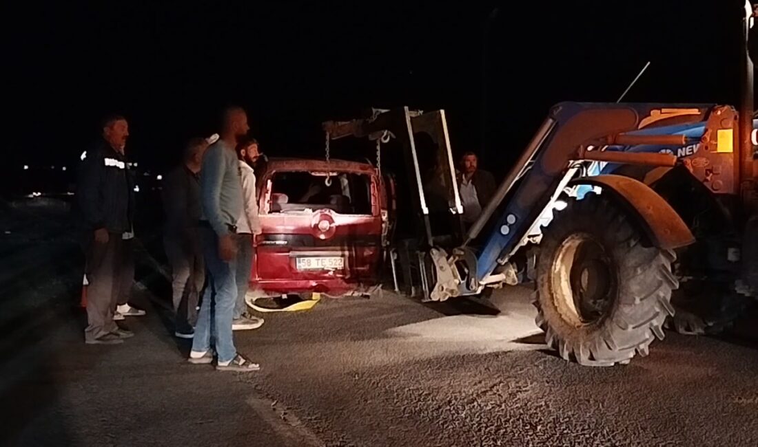 Sivas’ta otomobil ile hafif ticari aracın çarpışması sonucu 6 kişi