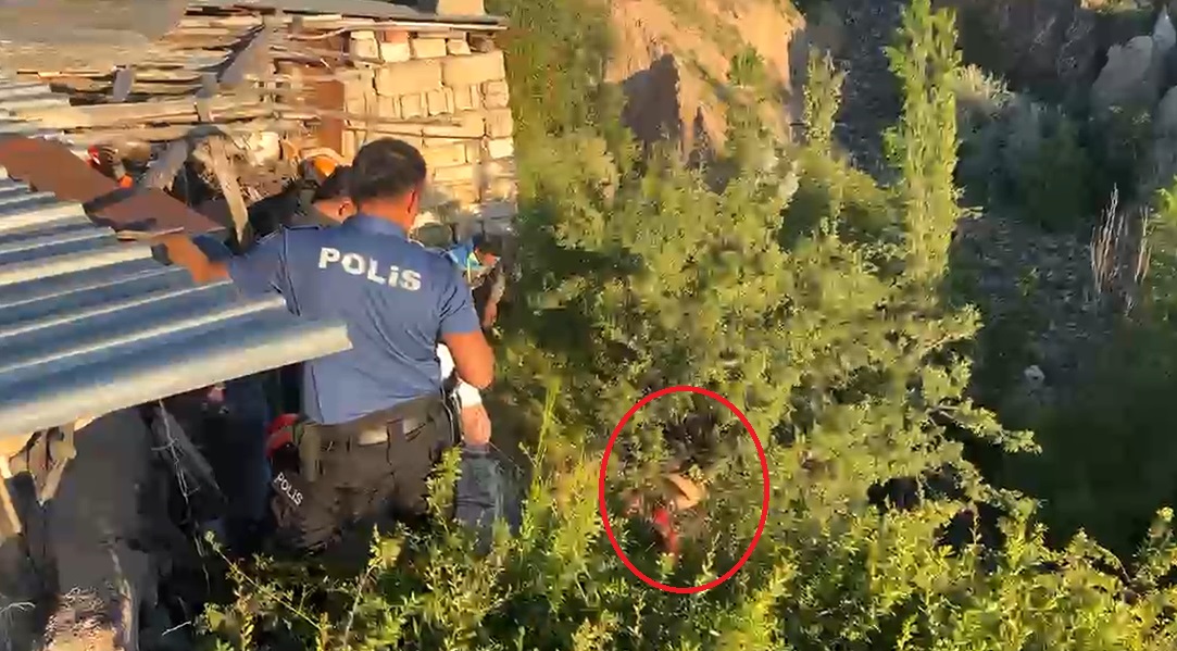 Nevşehir’de psikolojik sorunları nedeniyle ambulansla hastaneye götürüldüğü sırada tedaviyi reddederek
