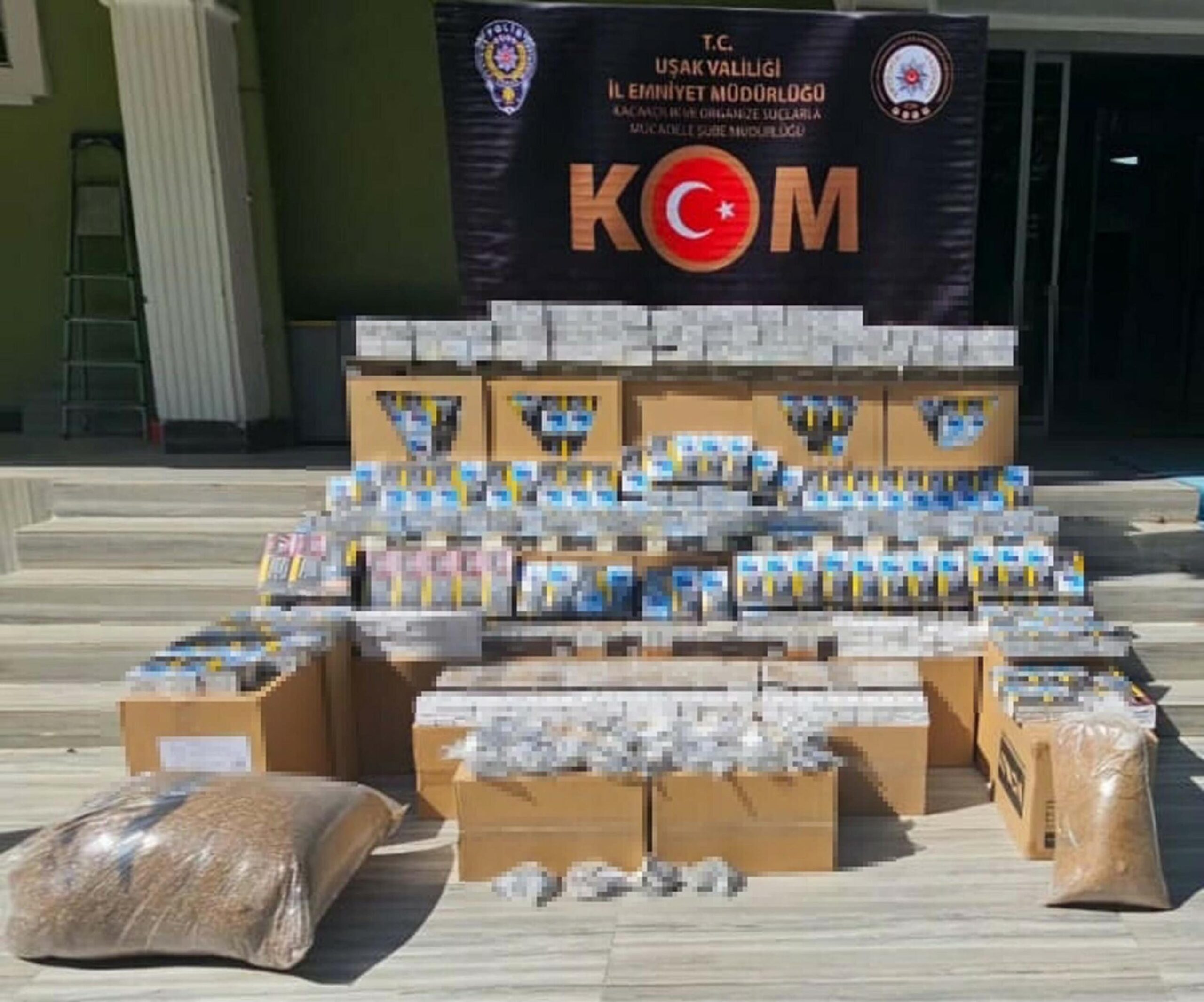 Uşak’ta polisin iki ayrı adrese düzenlediği operasyonda kaçak olduğu belirlenen