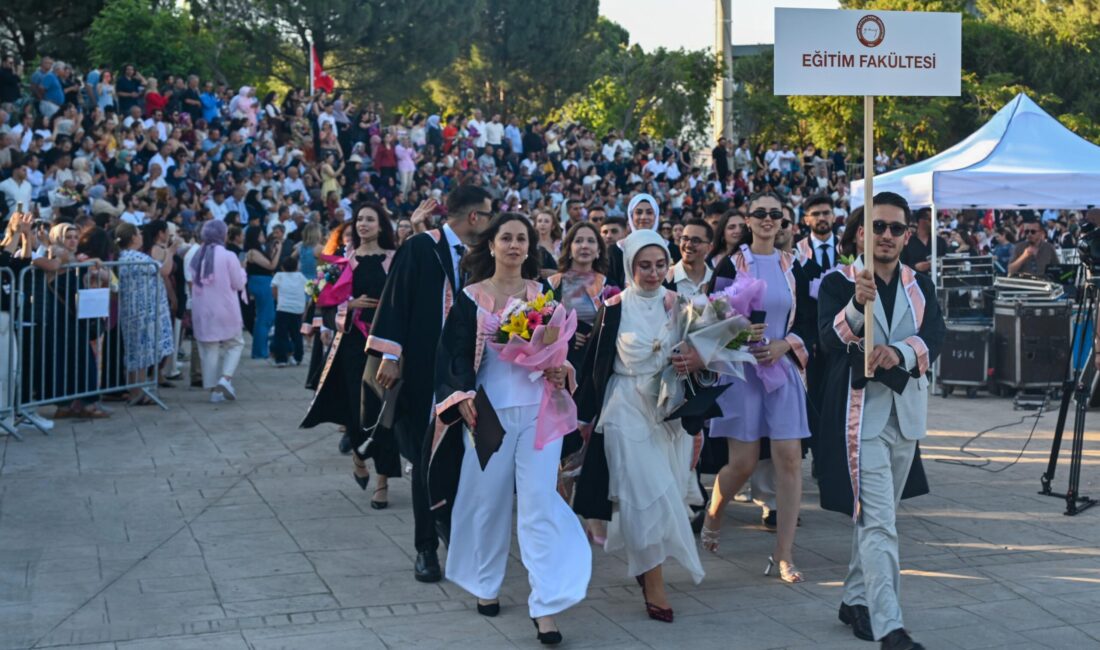 Hatay Mustafa Kemal Üniversitesinde 2025-2026 eğitim öğretim yılı mezuniyet töreni,