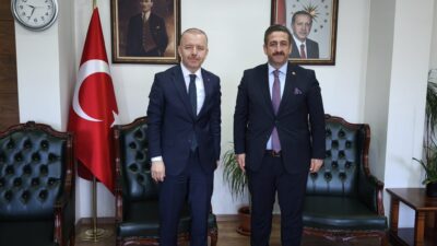 Devlet dediğimiz yapı, yalnızca binalardan, makam odalarından ve resmi yazışmalardan
