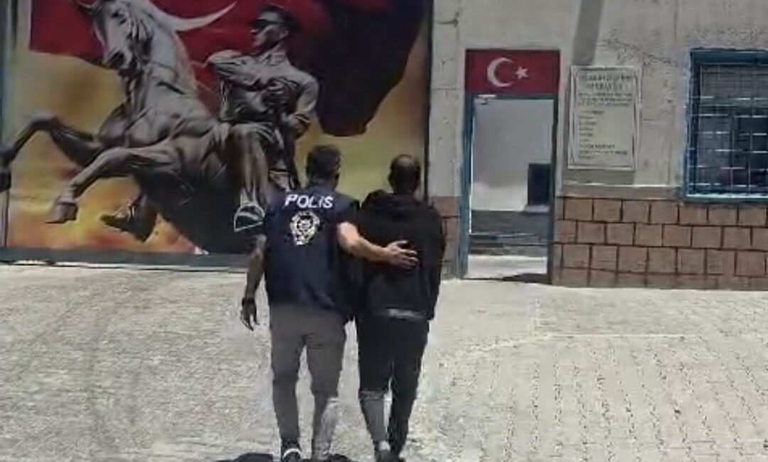 Hükümlü ve tutuklunun kaçması ile hırsızlık suçlarından hakkında kesinleşmiş 7