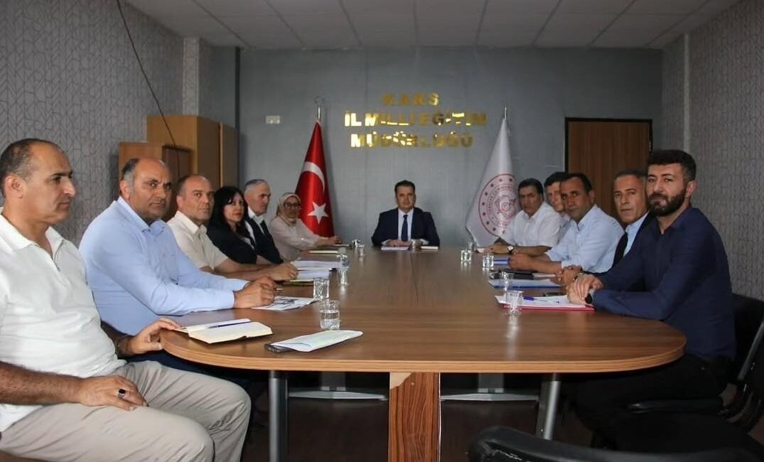 Kars İl Millî Eğitim Müdürü Vasıf Munis, İl Millî Eğitim