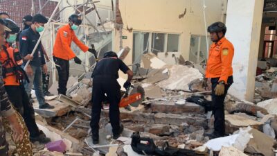 Endonezya’nın doğu kesiminde yer alan Flores Adası açıklarında, sabah saat
