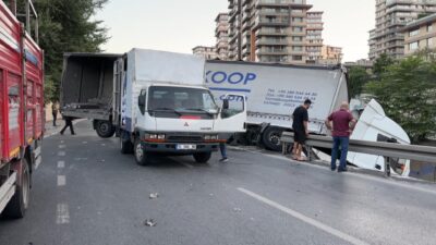Esenler’de kumaş taşıyan bir TIR, sürücüsünün direksiyon hakimiyetini kaybetmesi sonucu
