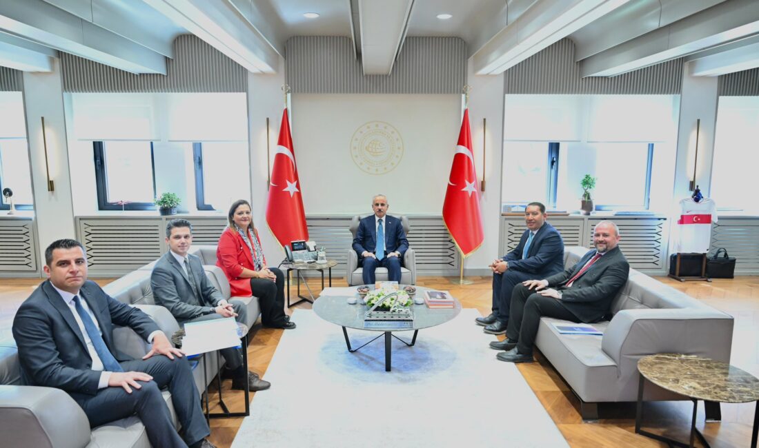 Ulaştırma ve Altyapı Bakanı Abdulkadir Uraloğlu, Afyonkarahisar Belediye Başkanı Burcu
