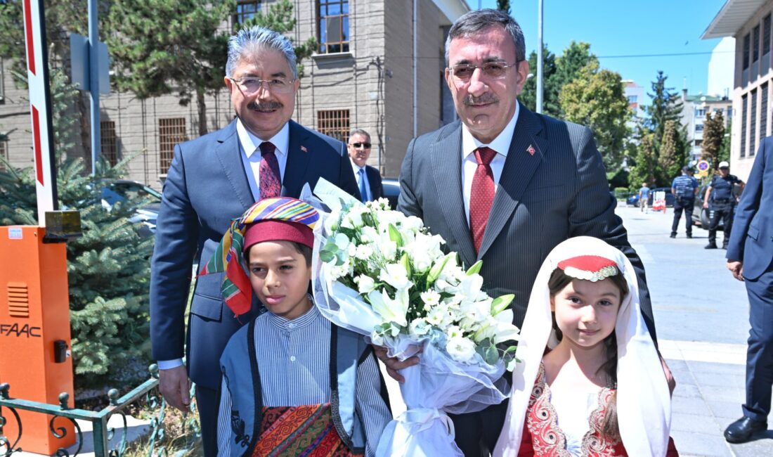 Çeşitli programlara katılmak üzere Eskişehir’e gelen Cumhurbaşkanı Yardımcısı Cevdet Yılmaz,