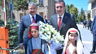 Çeşitli programlara katılmak üzere Eskişehir’e gelen Cumhurbaşkanı Yardımcısı Cevdet Yılmaz,