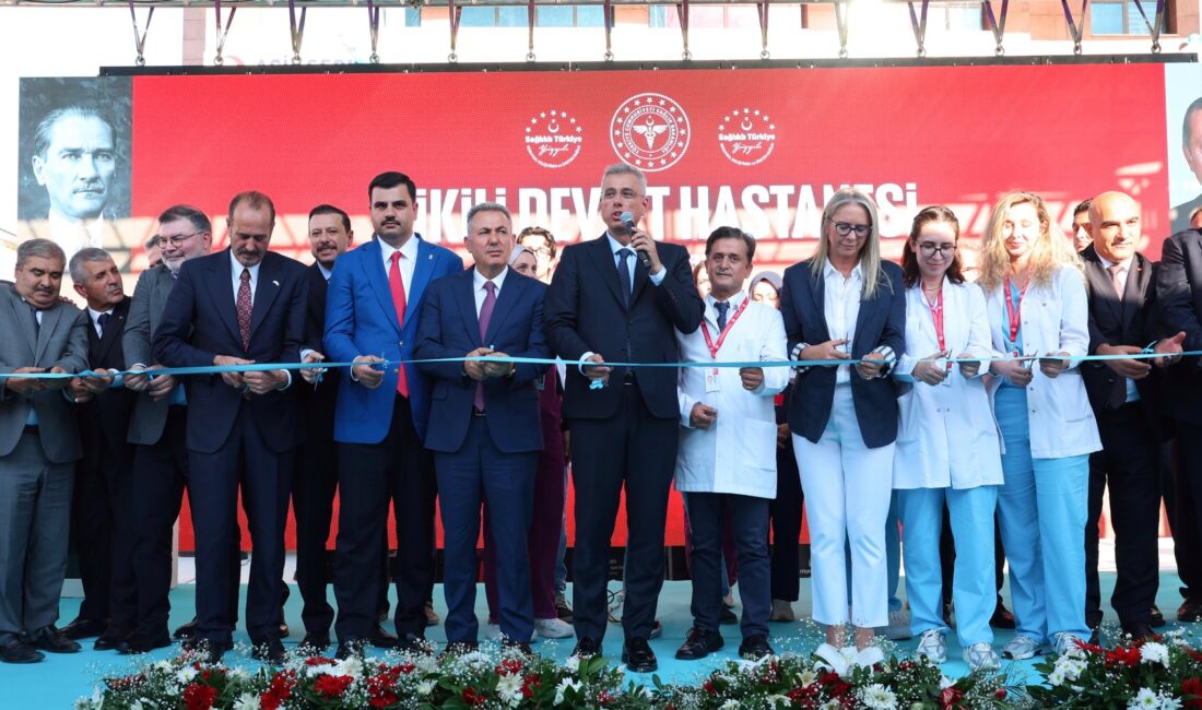 Sağlık Bakanı Kemal Memişoğlu, yapımı tamamlanan İzmir Dikili Devlet Hastanesi