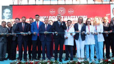 Sağlık Bakanı Kemal Memişoğlu, yapımı tamamlanan İzmir Dikili Devlet Hastanesi