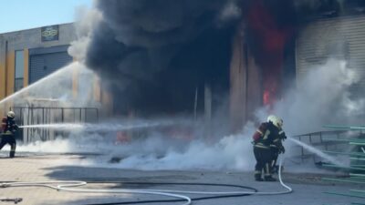 Kayseri’de bir sünger atölyesinde çıkan yangın, itfaiye ekipleri tarafından söndürüldü.