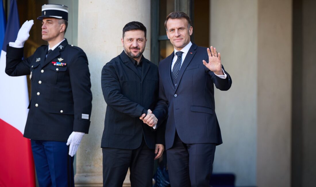 Fransa Cumhurbaşkanı Emmanuel Macron ile Ukrayna Devlet Başkanı Volodimir Zelenskiy,