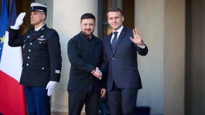 Fransa Cumhurbaşkanı Emmanuel Macron ile Ukrayna Devlet Başkanı Volodimir Zelenskiy,