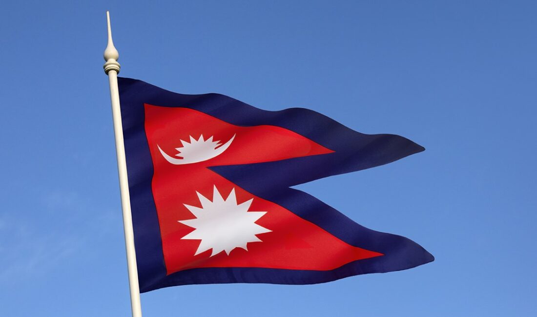 Nepal’in Lalitpur bölgesinde seyir halindeki yolcu otobüsünün Gwarko üst geçidinin